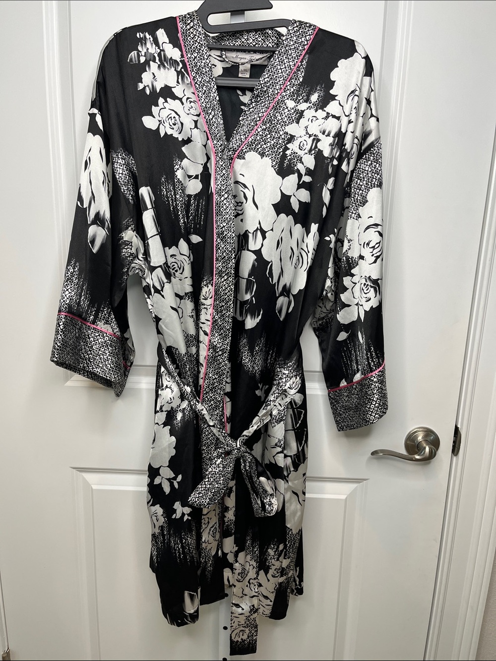 Morgan Taylor Black and White Floral Midi Robe with Pink Trim L/XL with Pockets